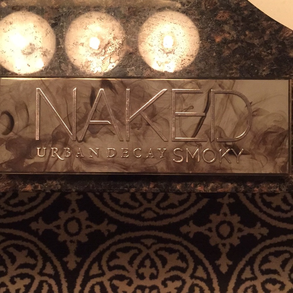 Urban decay SMOKEY naked palette